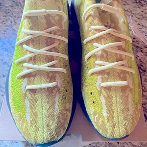 Yeezys boost 380 hylte